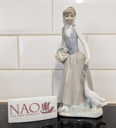 Nao figurine lladro girl - figurine,