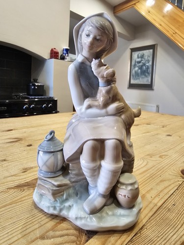 Lladro girl with - lladro, lantern