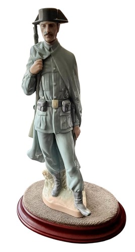 Lladro spanish policeman 4889 - lladro,