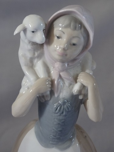 Lovely lladro nao figure - lovely,