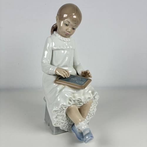 Nao lladro 117 girl - by,
