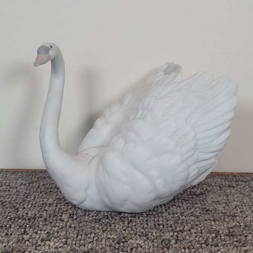 Lladro porcelain swan - swan, figurine