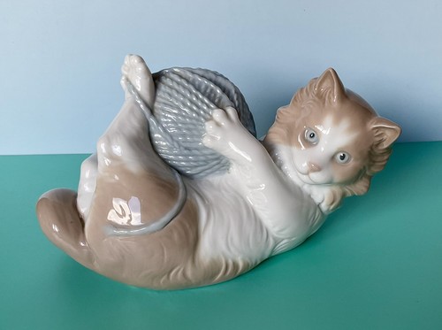 Vintage nao lladro figurine - by,