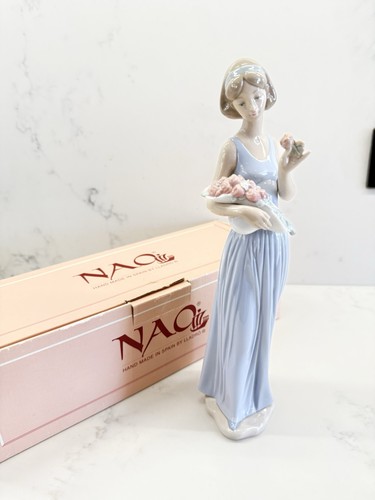 Nao lladro porcelain - by,