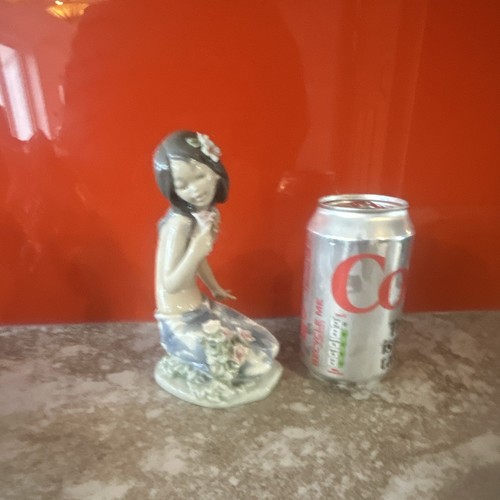 Rare lladro hawian - rare, girl