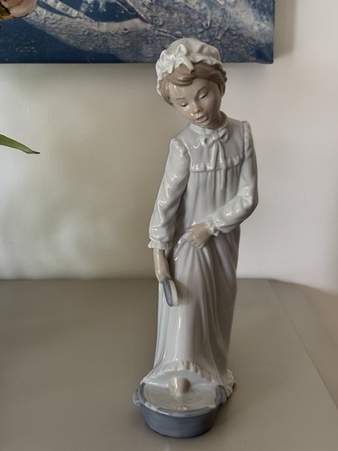 Nao lladro figurine girl - nao, by