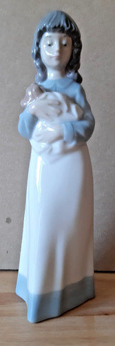 Nao lladro girl - by,