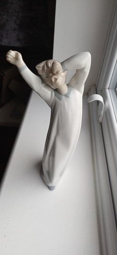 Lladro figurine awakening - figurine, ‘awakening