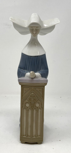 Lladro porcelain kneeling nun - "kneeling,