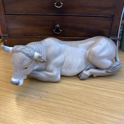 Lladro nativity oxen - /,