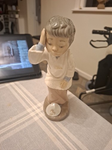 Nao lladro figurine alter - lladro,