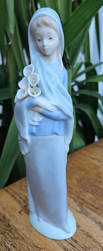 Lladro girl with calla - 'girl,
