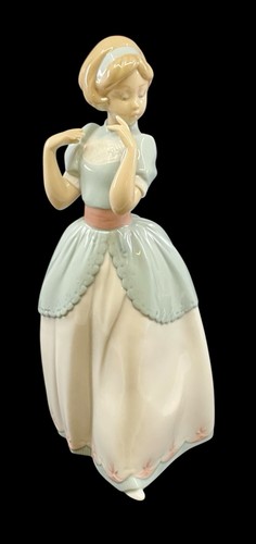 Lladro 6755 proper pose - ,