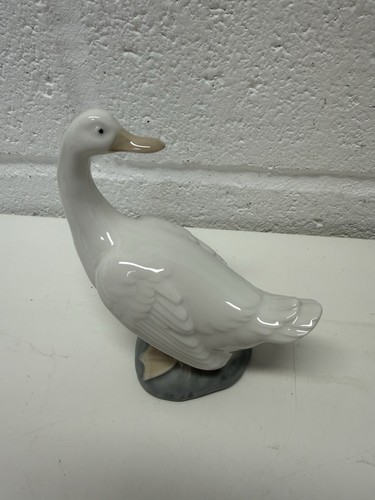 Nao lladro duck - by, turned