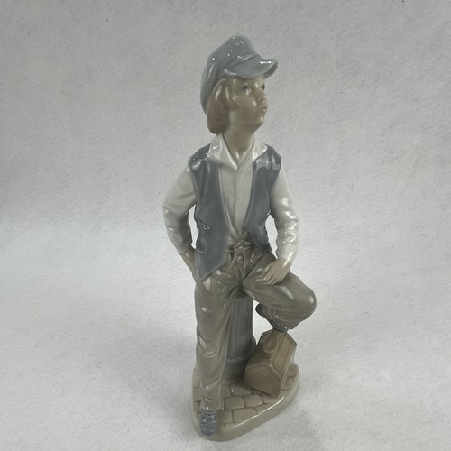 Nao lladro shoeshine boy - nao, "shoeshine