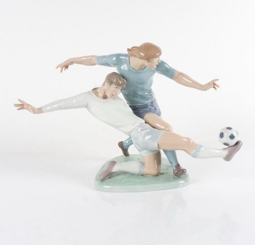 Lladro shot goal - shot,