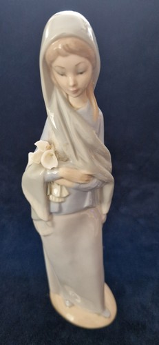Lladro girl with - with, lilies