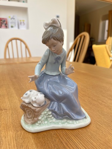 Nao lladro girl seated - lladro,