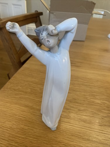 Lladro 4870 boy yawning - lladro, 'boy