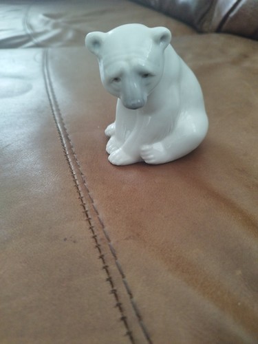Lladro seated polar bear - lladro,