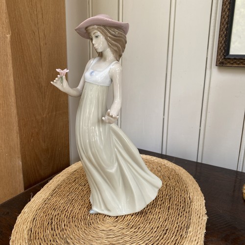 Nao lladro daisa gentle - lladro,