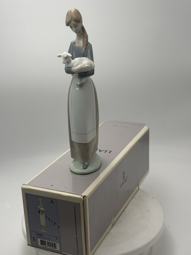 Lladro figurine girl - lladro,