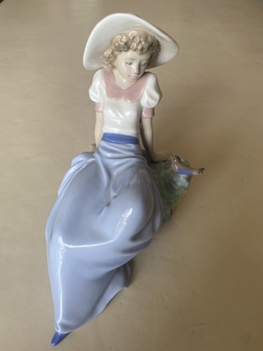 Nao lladro figurine - figurine, girl
