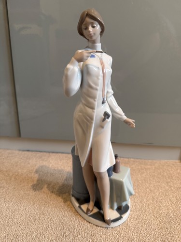 Lladro 5197 female physician - lladro,