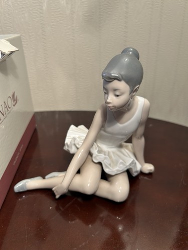 Nao lladro seated - nao,