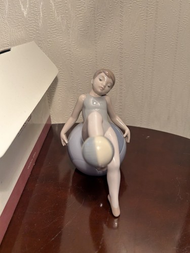 Nao lladro game of - nao,
