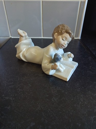 Nao lladro repeat - by,