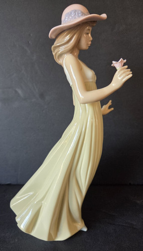 Nao lladro figurine - by,
