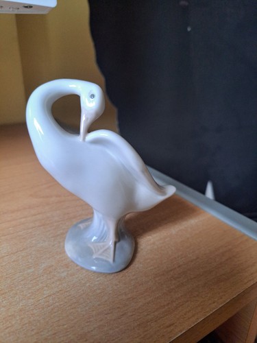 Lladro standing preening - standing,