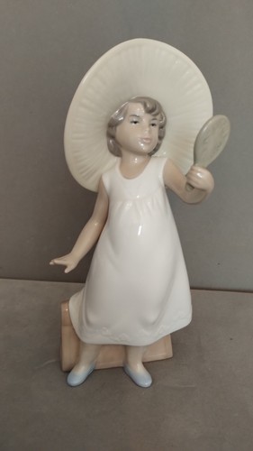 Nao lladro 1351 playing - lladro, dress