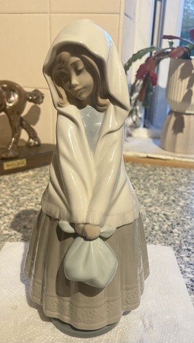 Nao lladro porcelain - by,