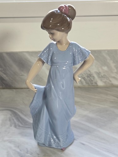 Nao lladro porcelain girl - porcelain,