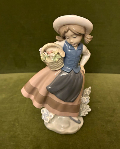 Lladro porcelain girl figurine - lladro,