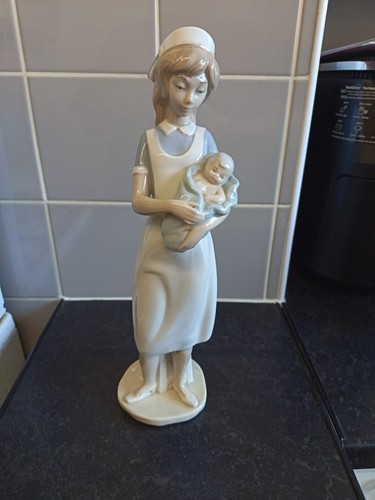 Nao lladro nurse - nurse, child