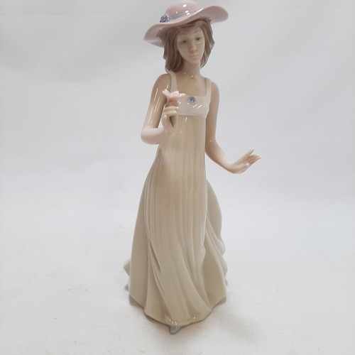 Nao lladro figurine gentle - lladro,