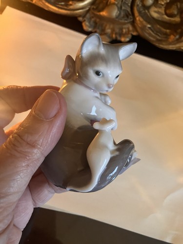 Lladro cat and mouse porcelain - cat,
