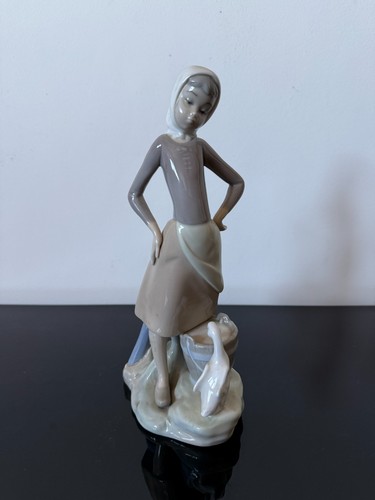 Lladro figurine girl with - girl, duck