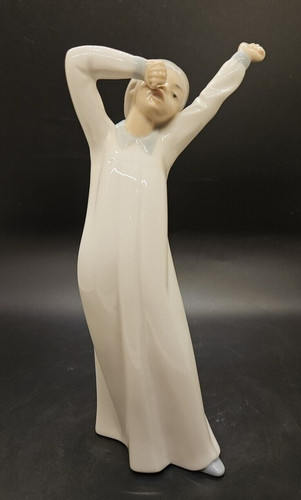 Nao boy lladro yawning girl - boy,