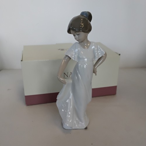 Nao lladro how - by,