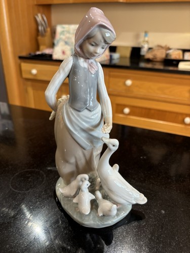 Lladro girl feeding geese - lladro girl,
