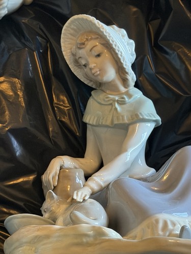 Lladro lady gives - lladro, cat