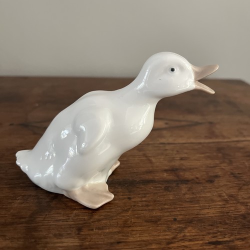 Nao lladro little - by,