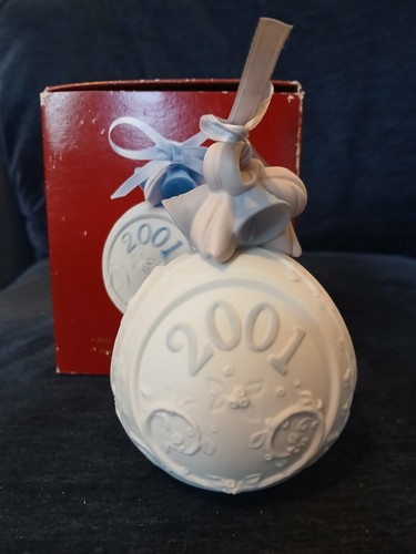 Lladro 2001 christmas - 2001, ball