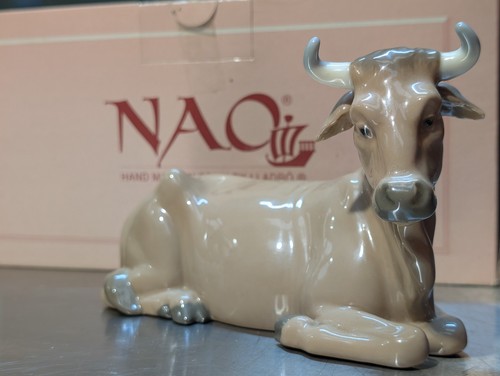 Nao lladro porcelain - by,