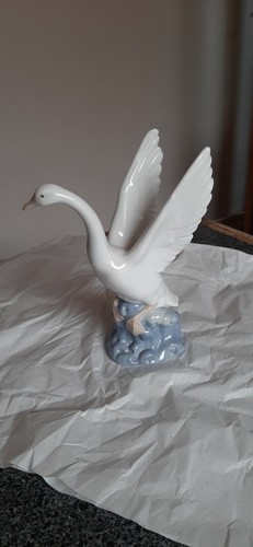 Nao lladro porcelain swan - porcelain,