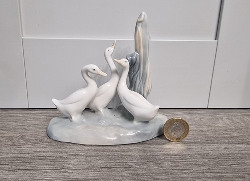 Vintage porcelain daisa - porcelain,